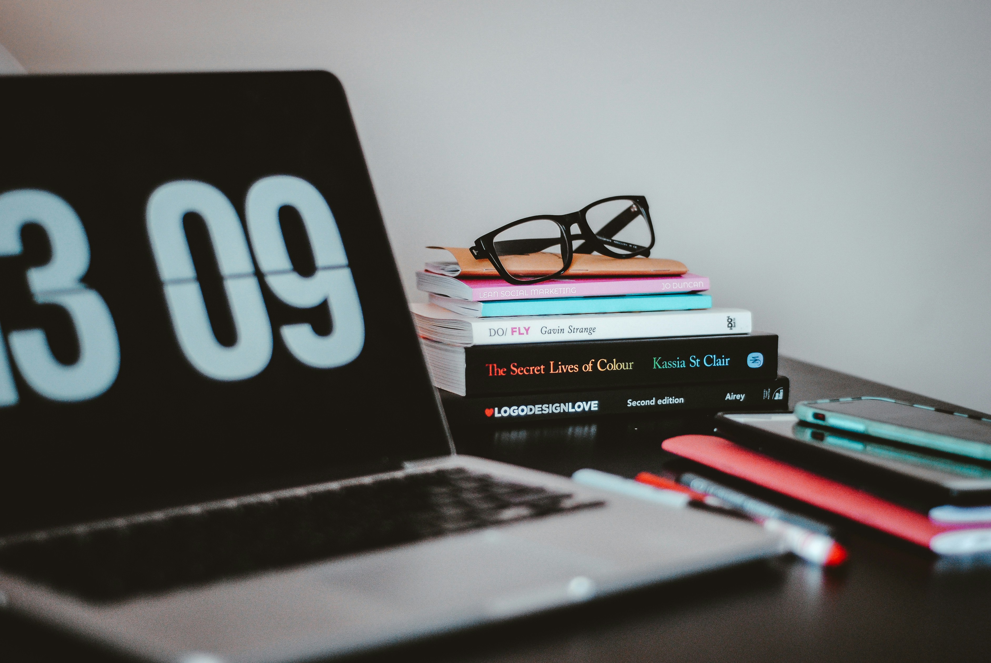 Self employed freelancer using a freelance invoice template