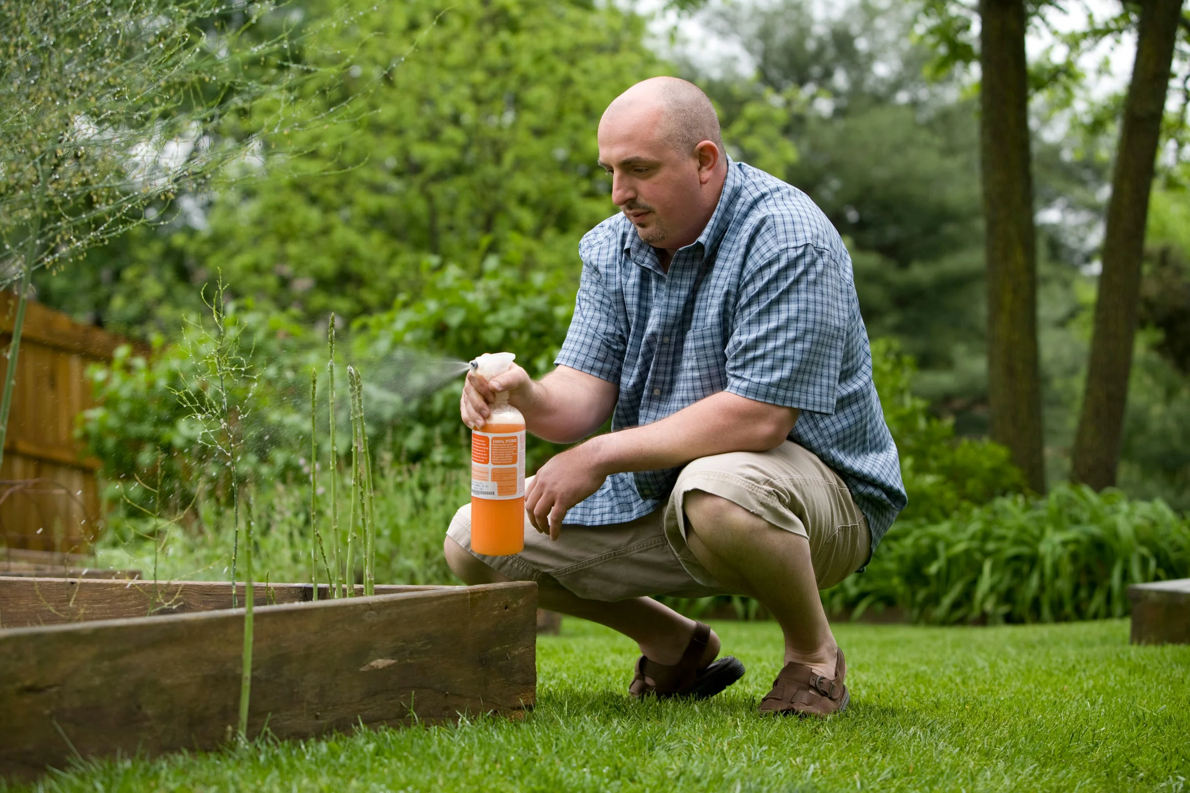 Pest control worker preparing an invoice after treatment