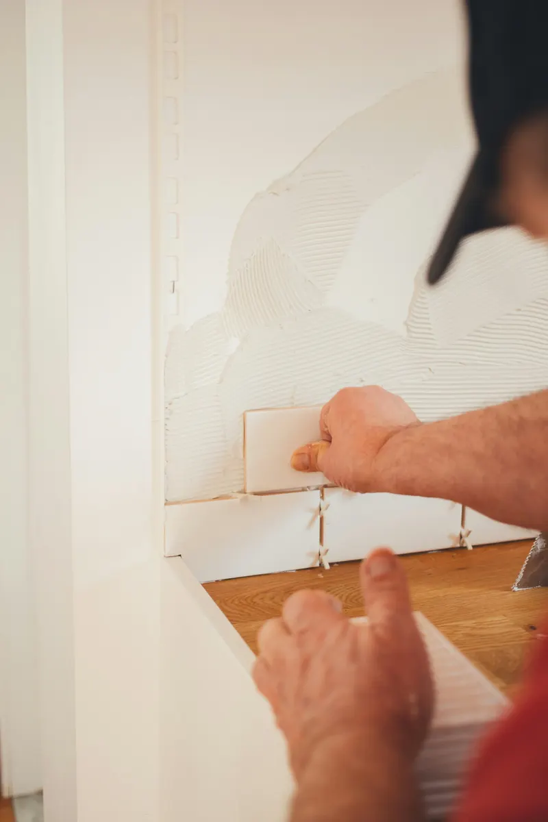 Professional tiler preparing a tiling invoice