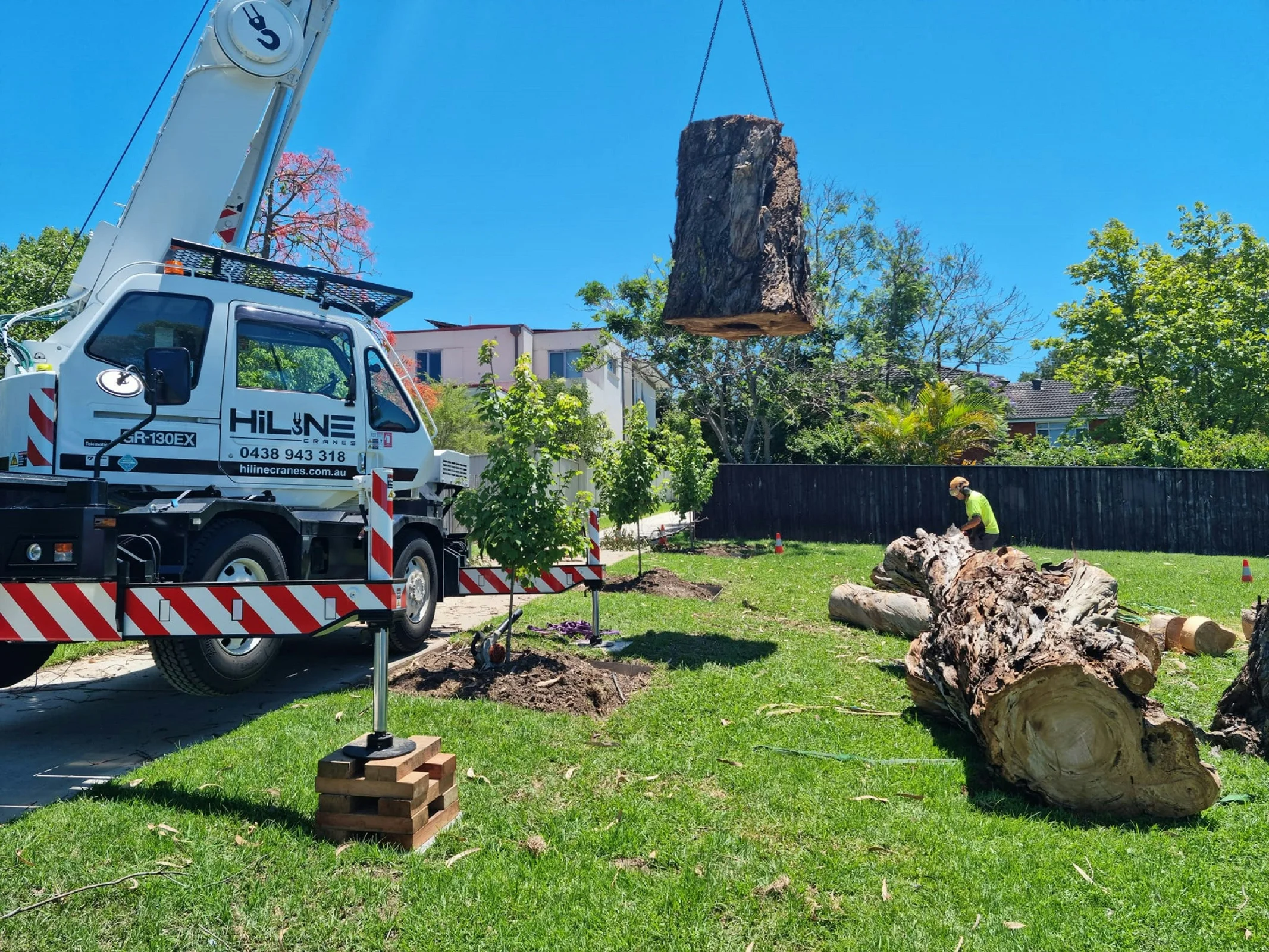 Tree surgeon using a tree service invoice template for customer billing