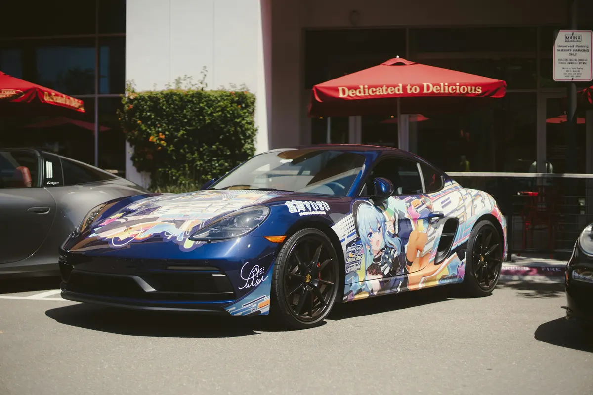 Vehicle graphics and vinyl wrap business preparing an invoice PDF